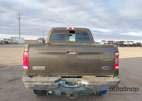 2005 Ford F-250 Lariat/Xl/Xlt z USA, uszkodzony, nr VIN 1FTSX21P65EB81241